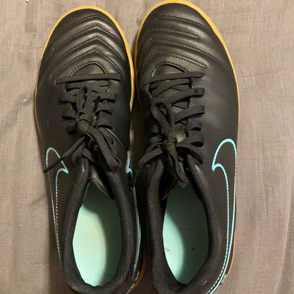 indoor soccer shoes